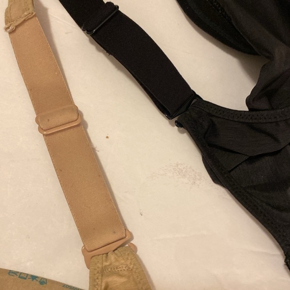 Hanes size 2 XL wireless bras with convertible adjustable straps - Picture 5 of 8